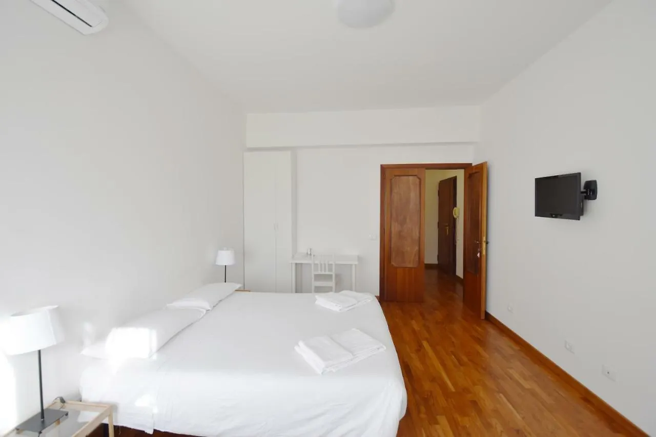 Nice And Warm Rooms Rome Guest house