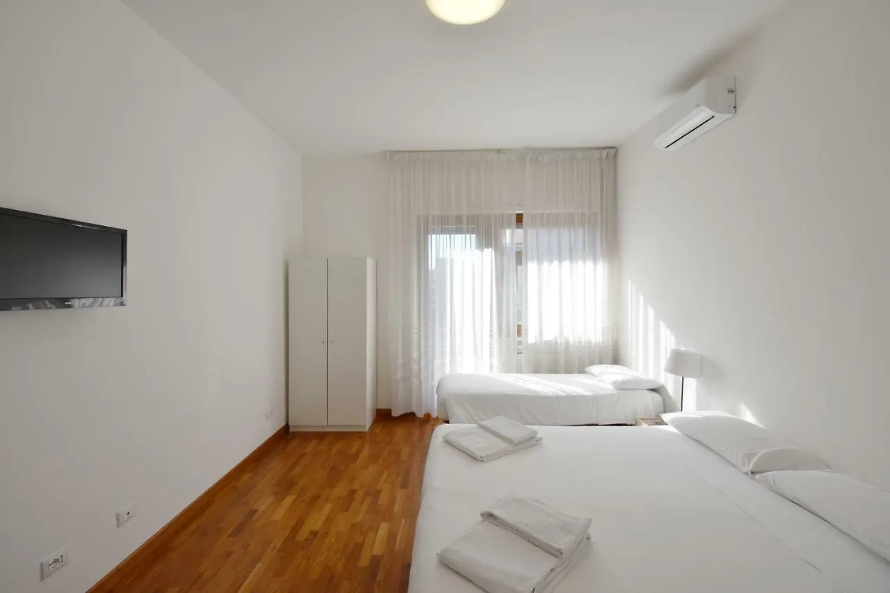 Nice And Warm Rooms Rome Italy