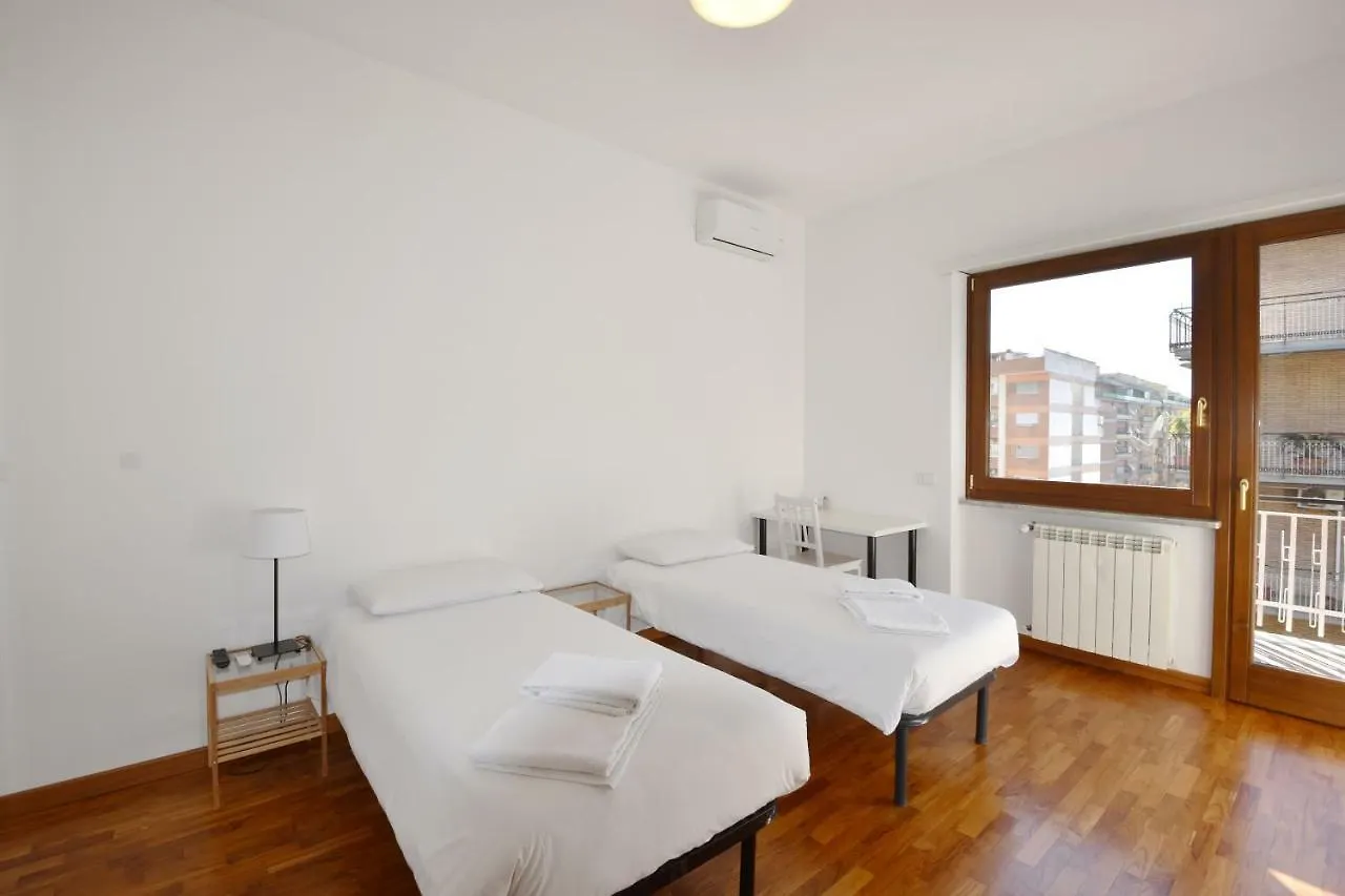 Guest house Nice And Warm Rooms Rome
