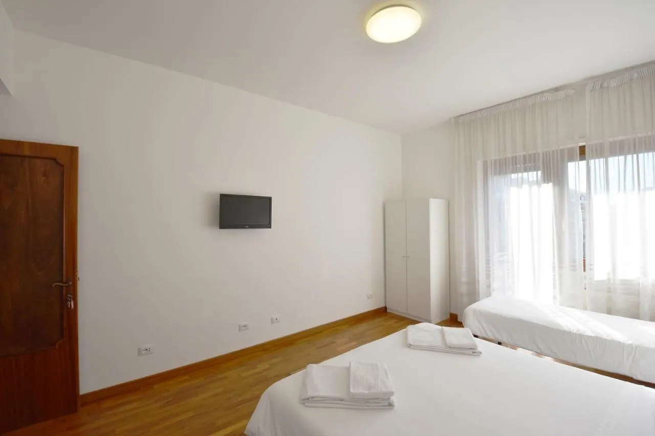 Guest house Nice And Warm Rooms Rome Italy